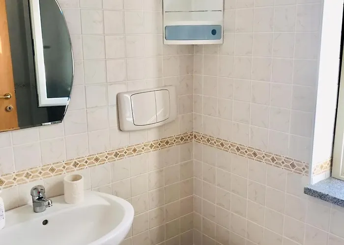 San Rocco Two Bed 5b2 5 *